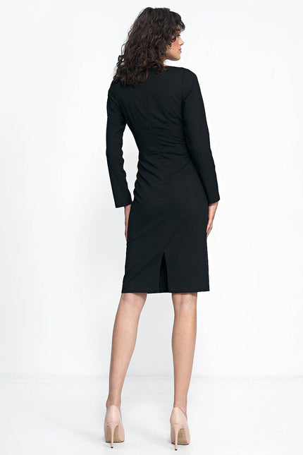 Back view of an elegant herringbone midi dress by Nife with long sleeves and a stylish slit