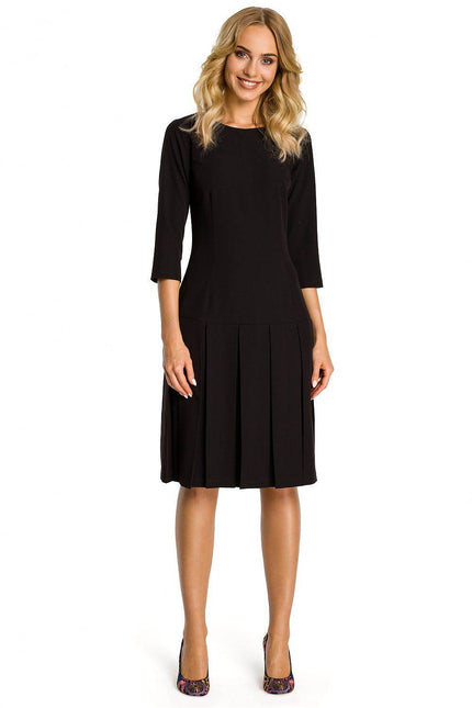 Moe pleated midi dress in black with three-quarter sleeves for a stylish and elegant look