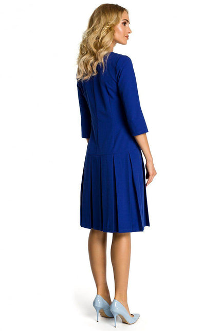 Moe pleated midi dress in blue with a flared back design, perfect for casual or formal occasions