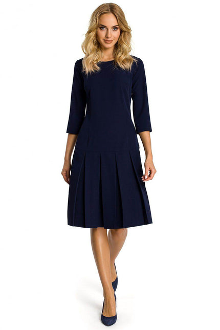 Moe pleated midi dress in navy blue with three-quarter sleeves and a flared skirt